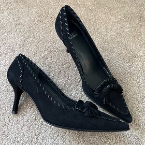EUC Stuart Weitzman Black Suede Tassel Whipstitch Pumps Pointed Toe Kitten Heel